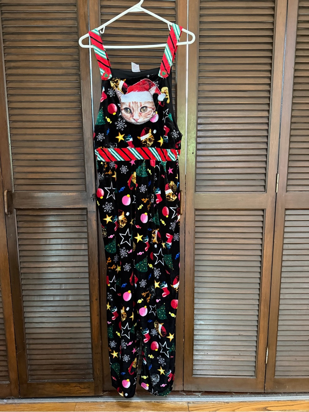 No Boundaries Black Holiday Cat Print Jumpsuit with Red and Green Accents